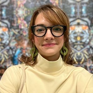 Meet your Posher, Hilary